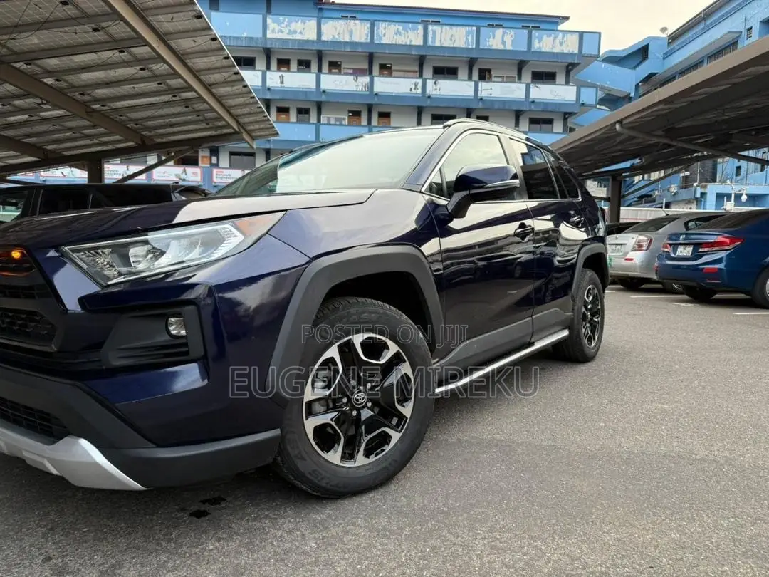 Toyota RAV4 XLE Premium FWD 2020 Blue