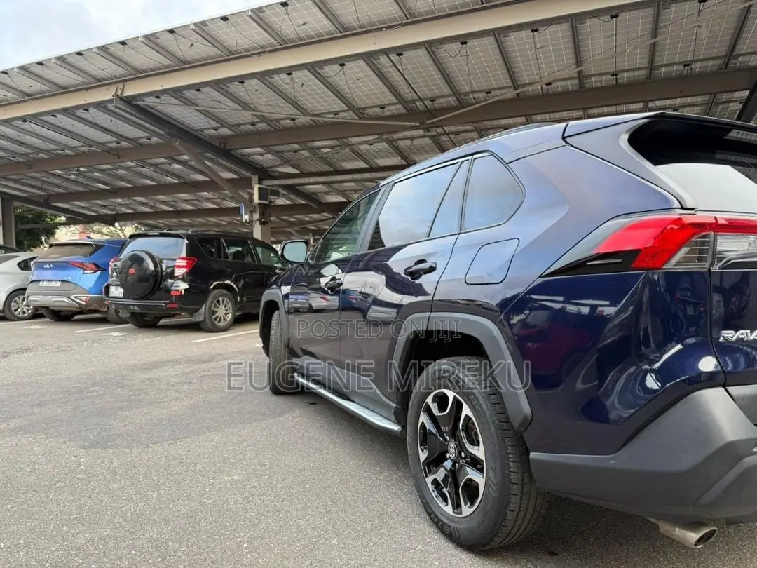 Toyota RAV4 XLE Premium FWD 2020 Blue