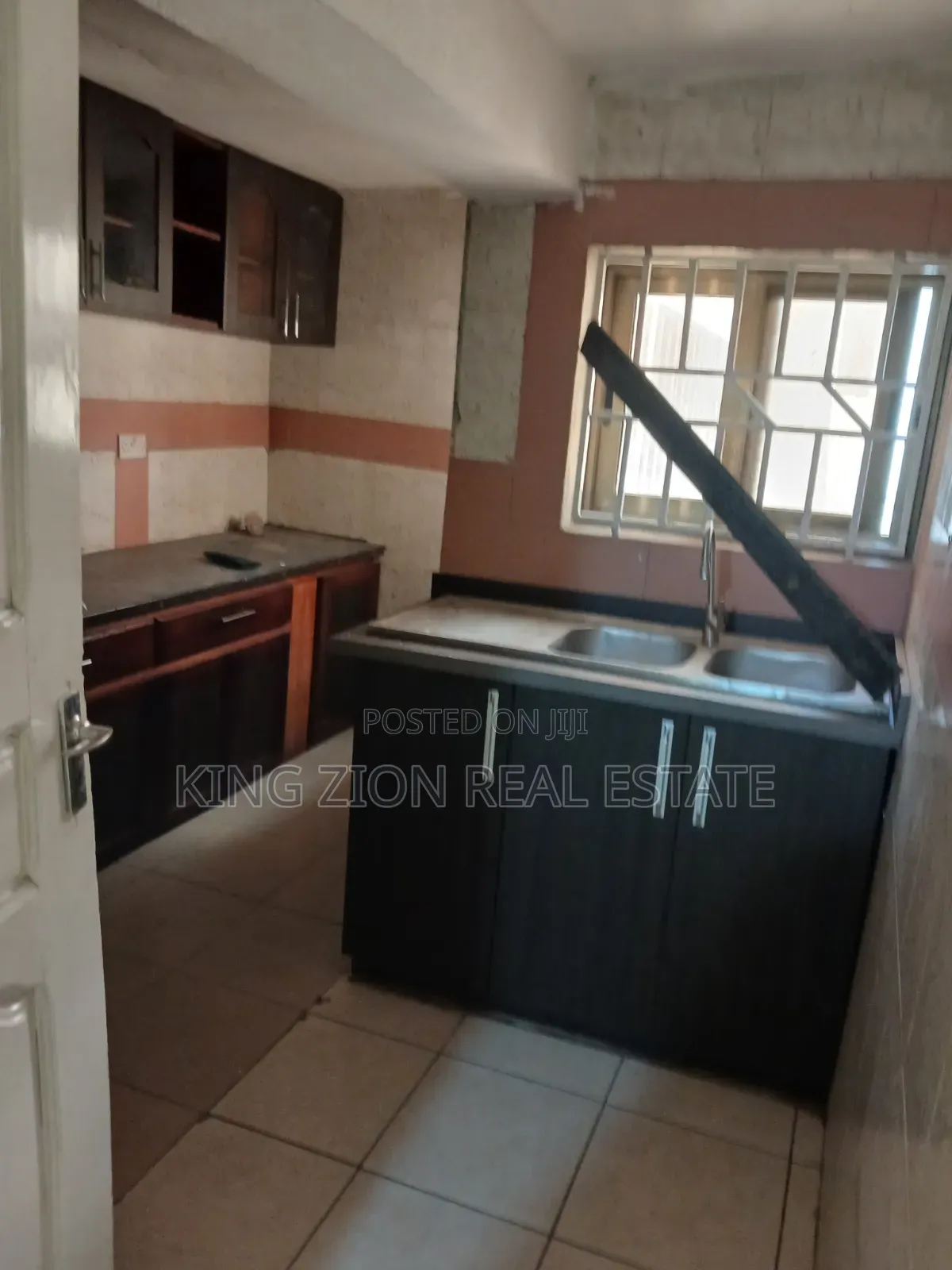 3bdrm Apartment in Awoshie Anyaa, Last Stop for rent