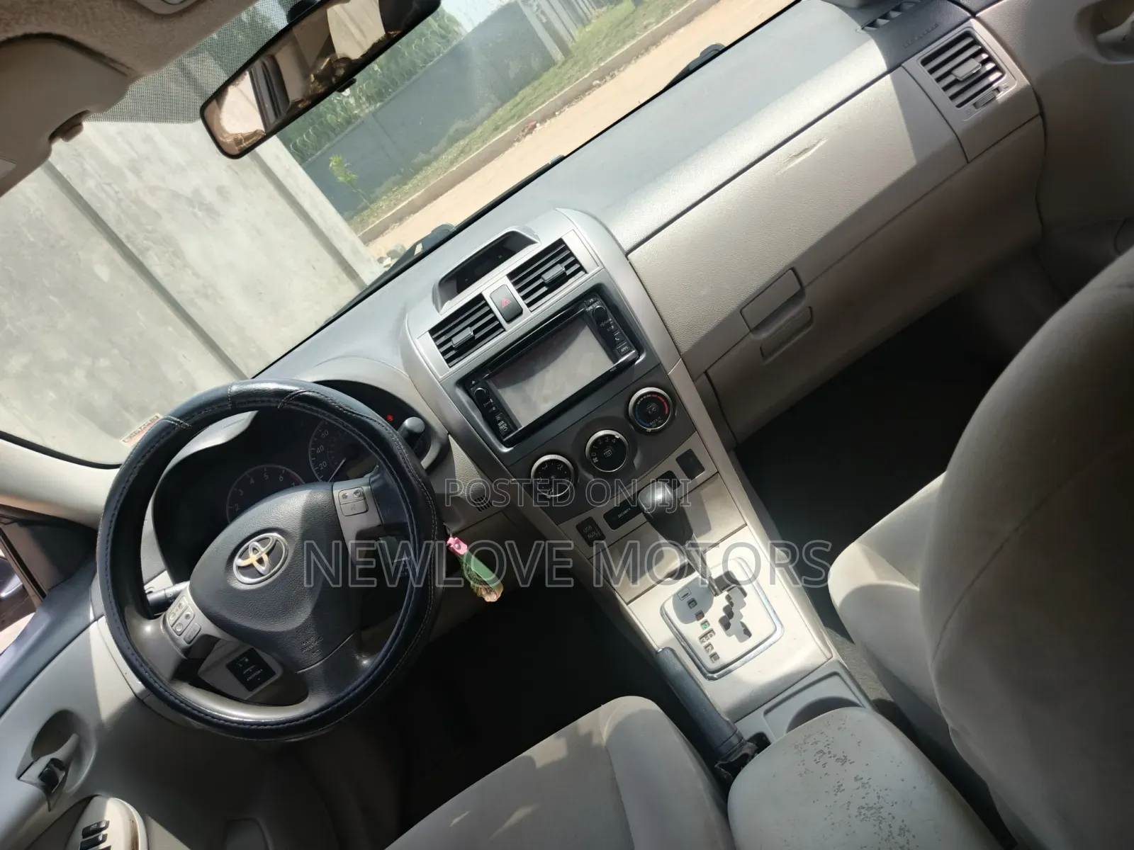 Toyota Corolla L 4-Speed Automatic 2013 Gray