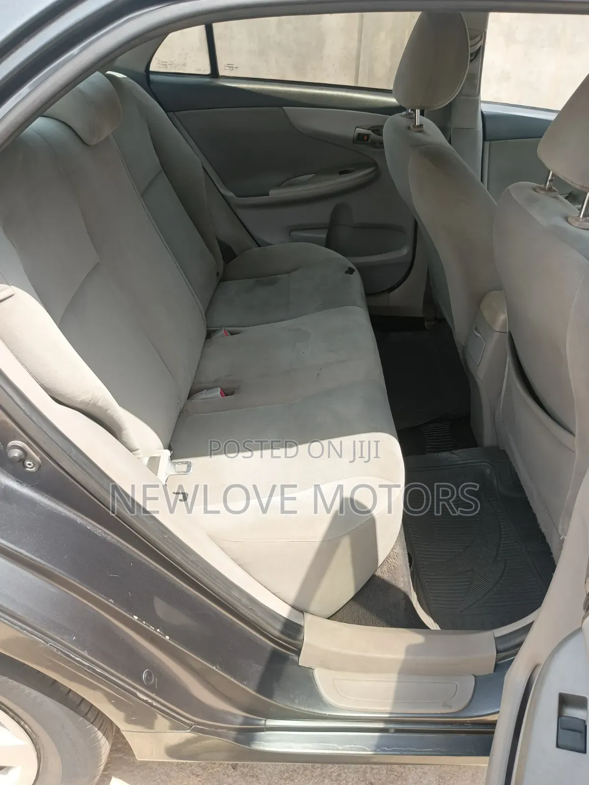 Toyota Corolla L 4-Speed Automatic 2013 Gray