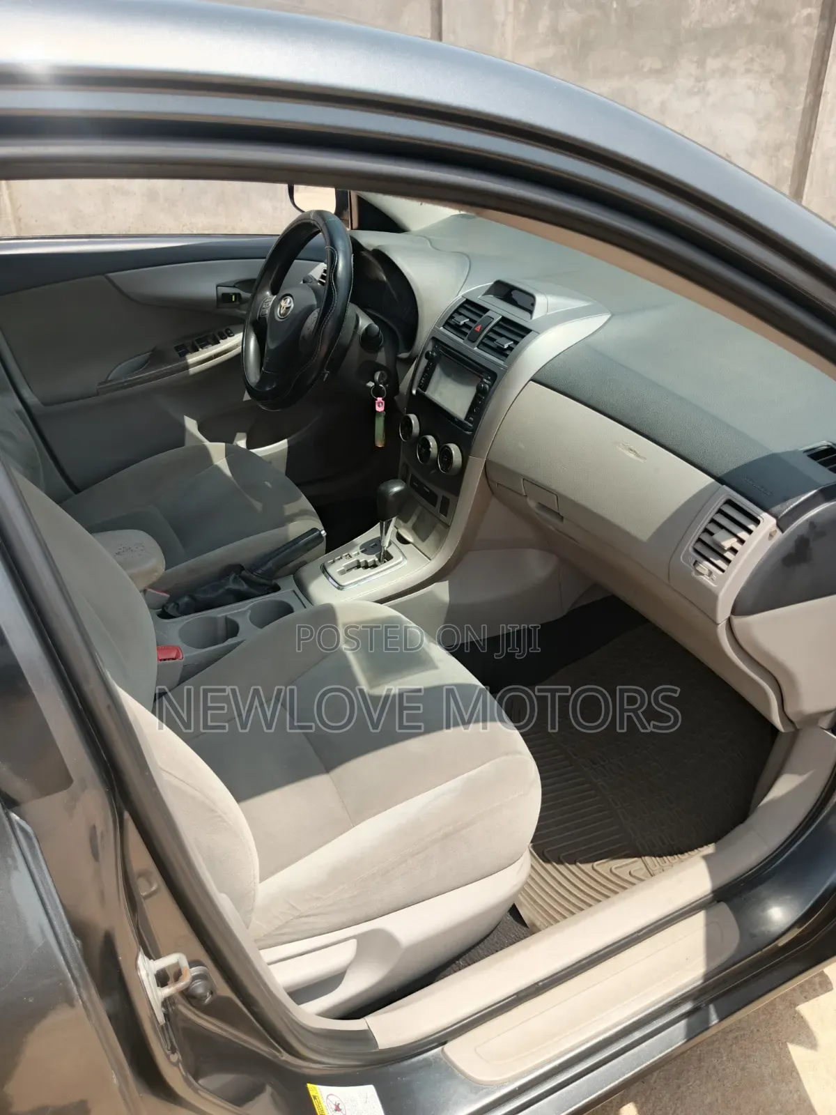 Toyota Corolla L 4-Speed Automatic 2013 Gray