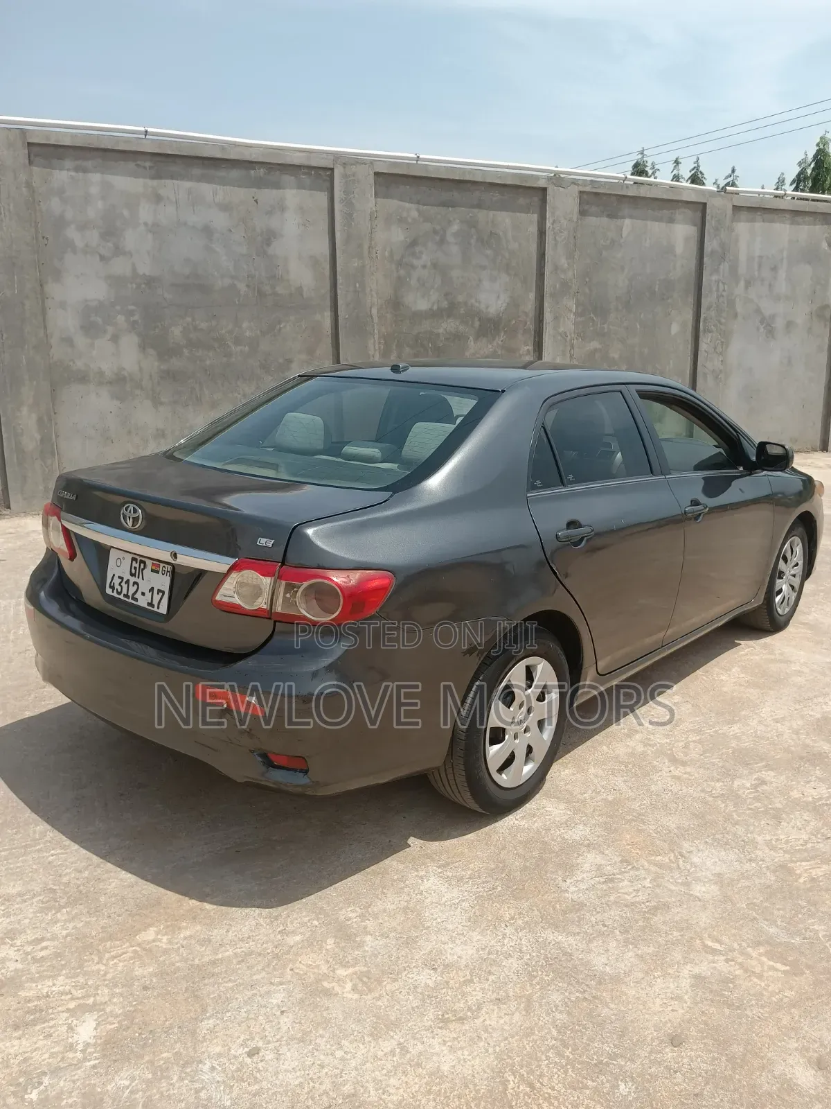Toyota Corolla L 4-Speed Automatic 2013 Gray