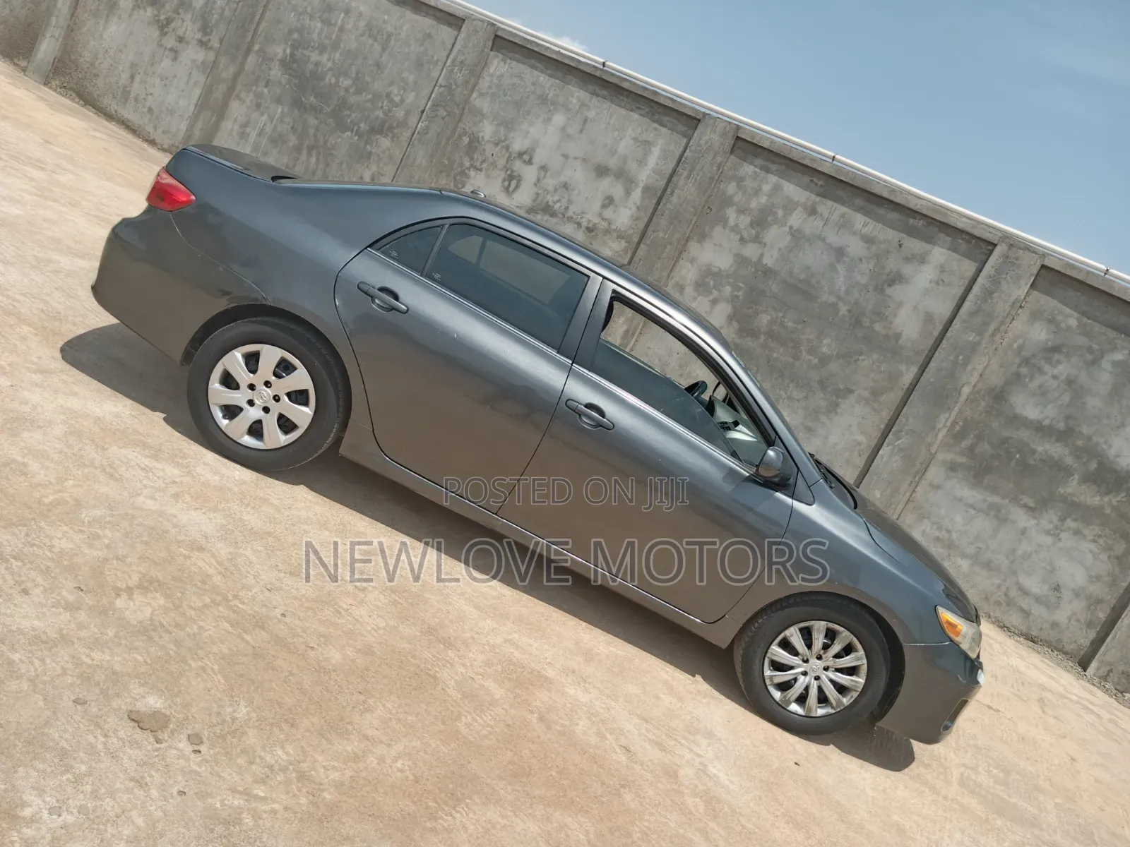 Toyota Corolla L 4-Speed Automatic 2013 Gray