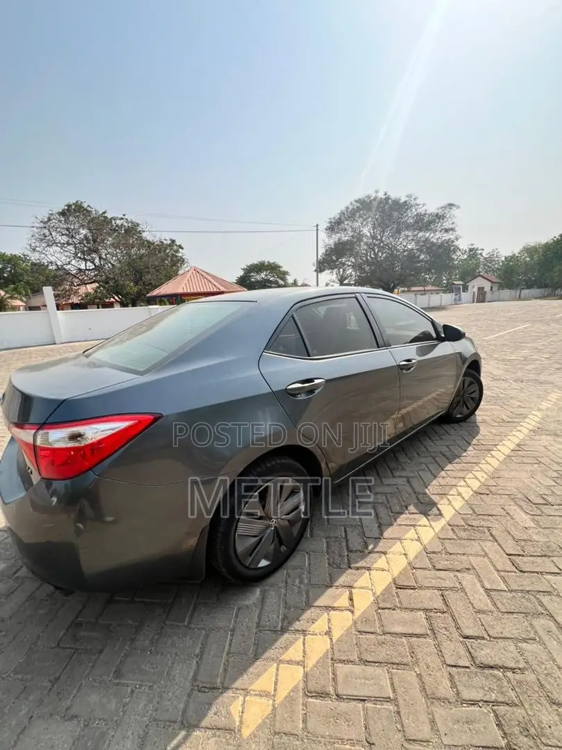 Toyota Corolla LE 4dr Sedan (1.8L 4cyl CVT) 2016 Gray