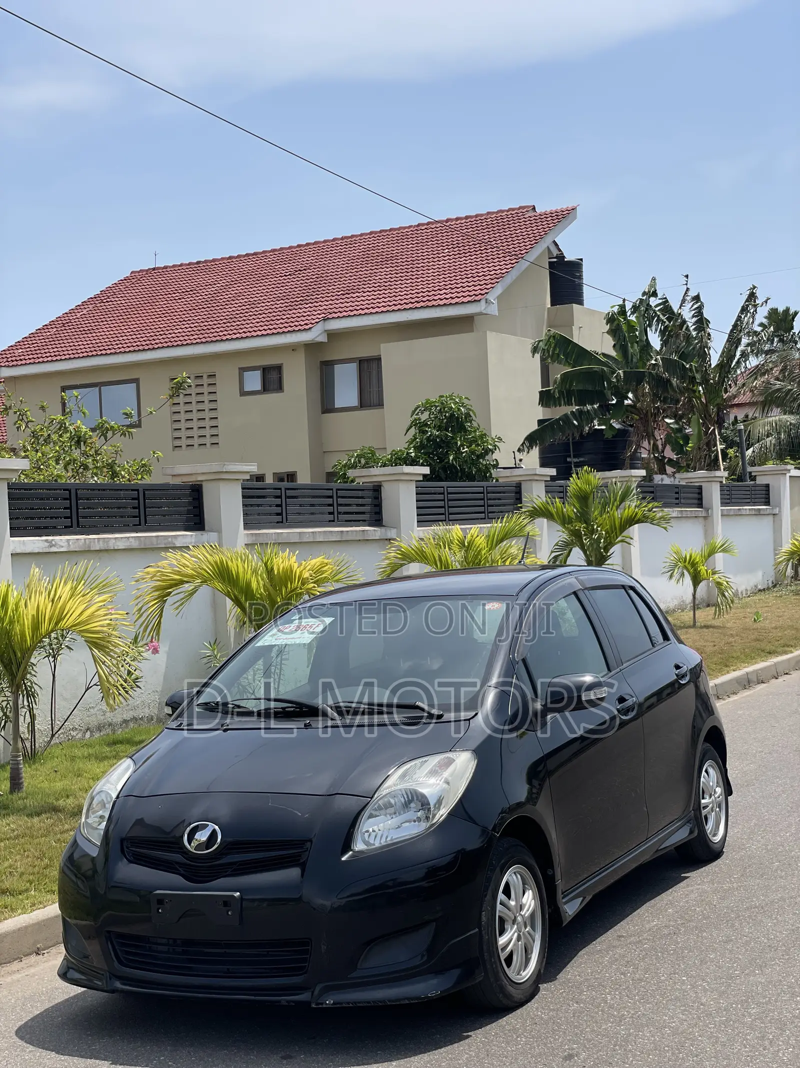 Toyota Vitz 1.5 FWD 5dr 2010 Black