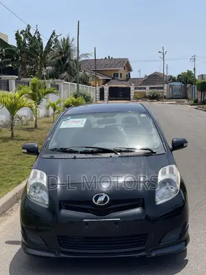 Toyota Vitz 1.5 FWD 5dr 2010 Black