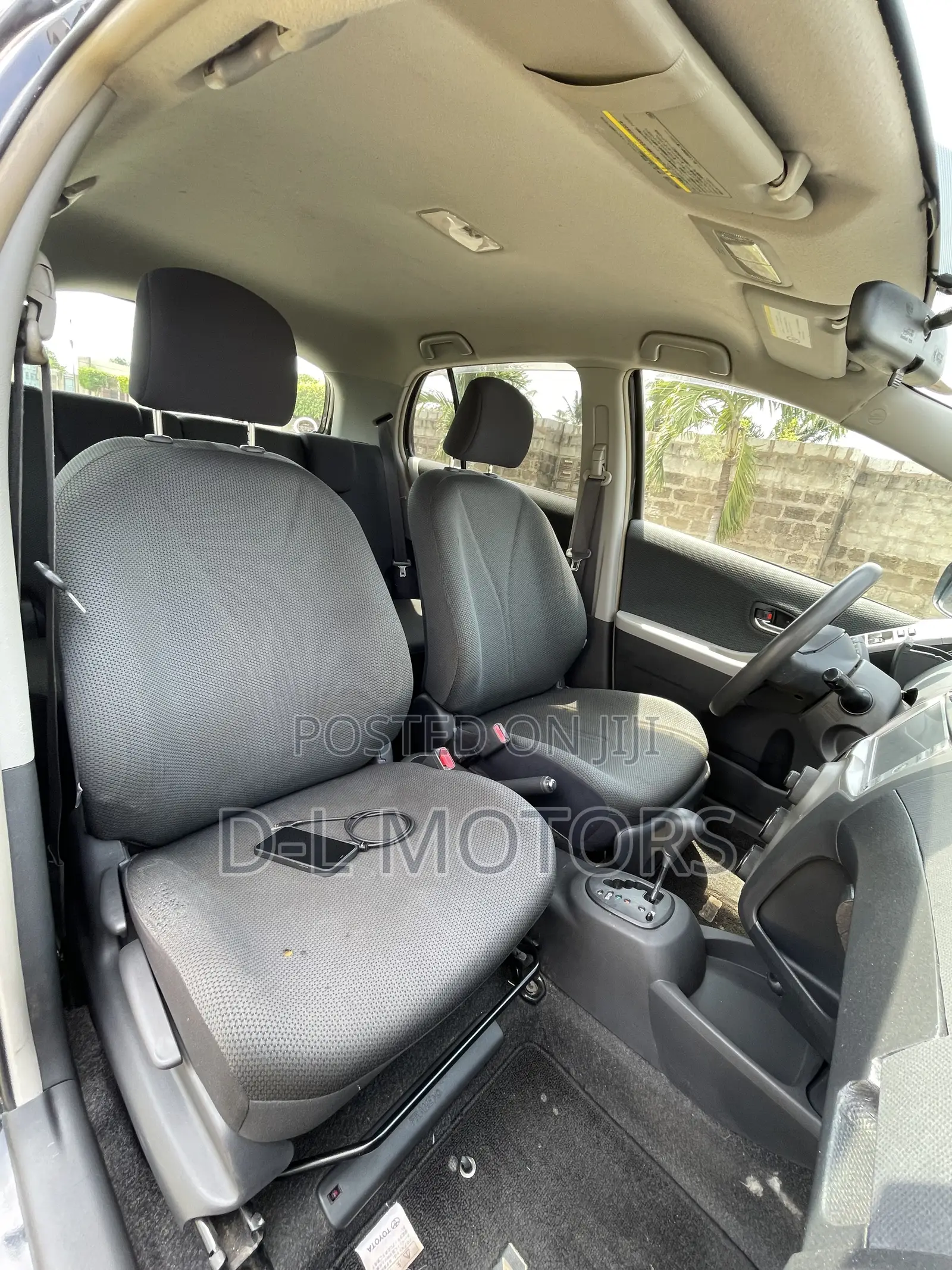 Toyota Vitz 1.5 FWD 5dr 2010 Black