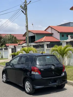Toyota Vitz 1.5 FWD 5dr 2010 Black