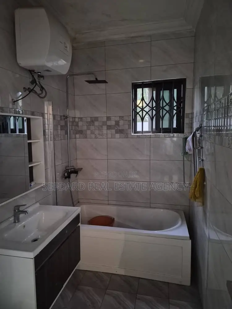 3bdrm House in Sefdard Properties, Amasaman for rent