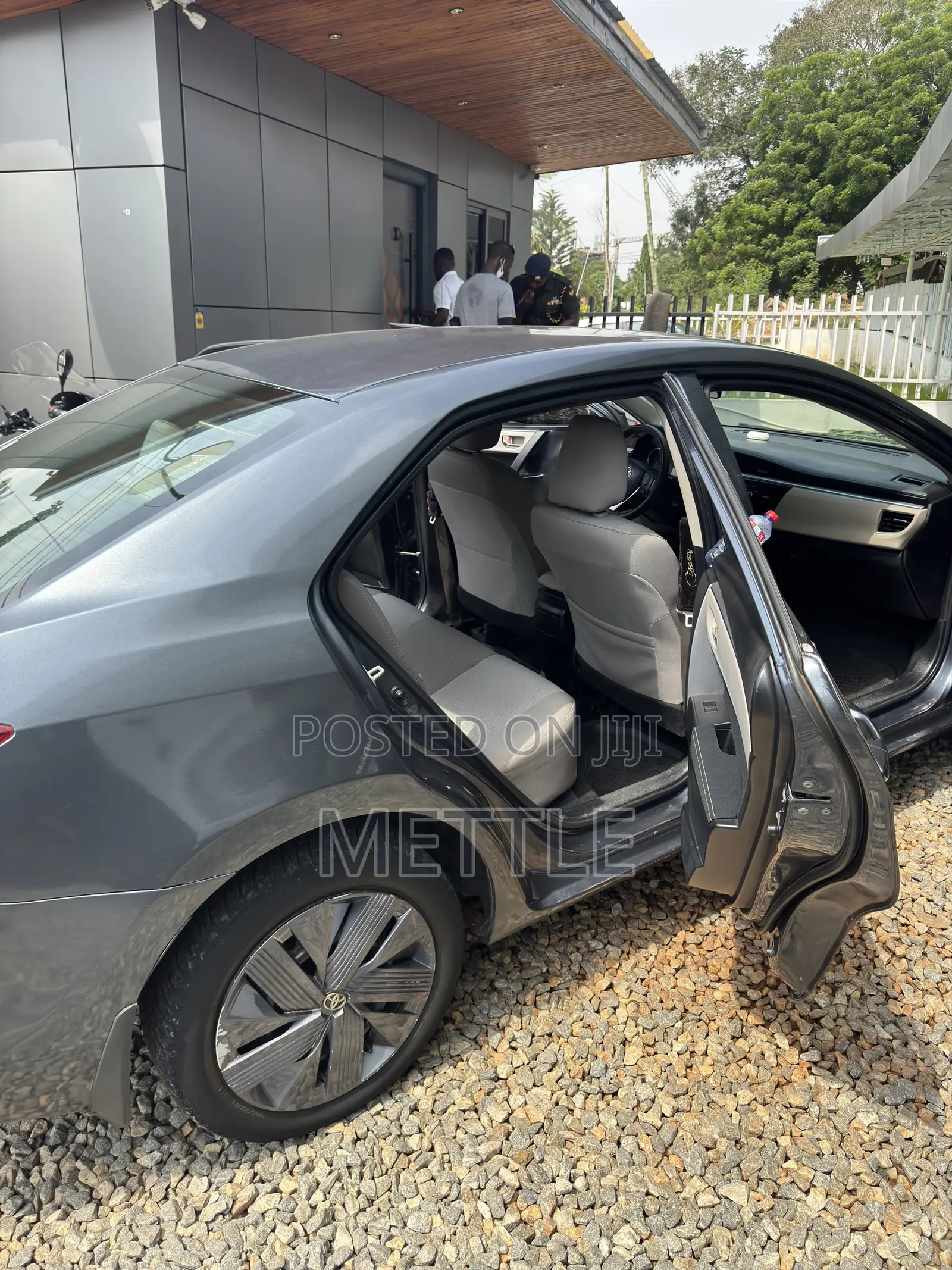 Toyota Corolla LE 4dr Sedan (1.8L 4cyl CVT) 2016 Gray