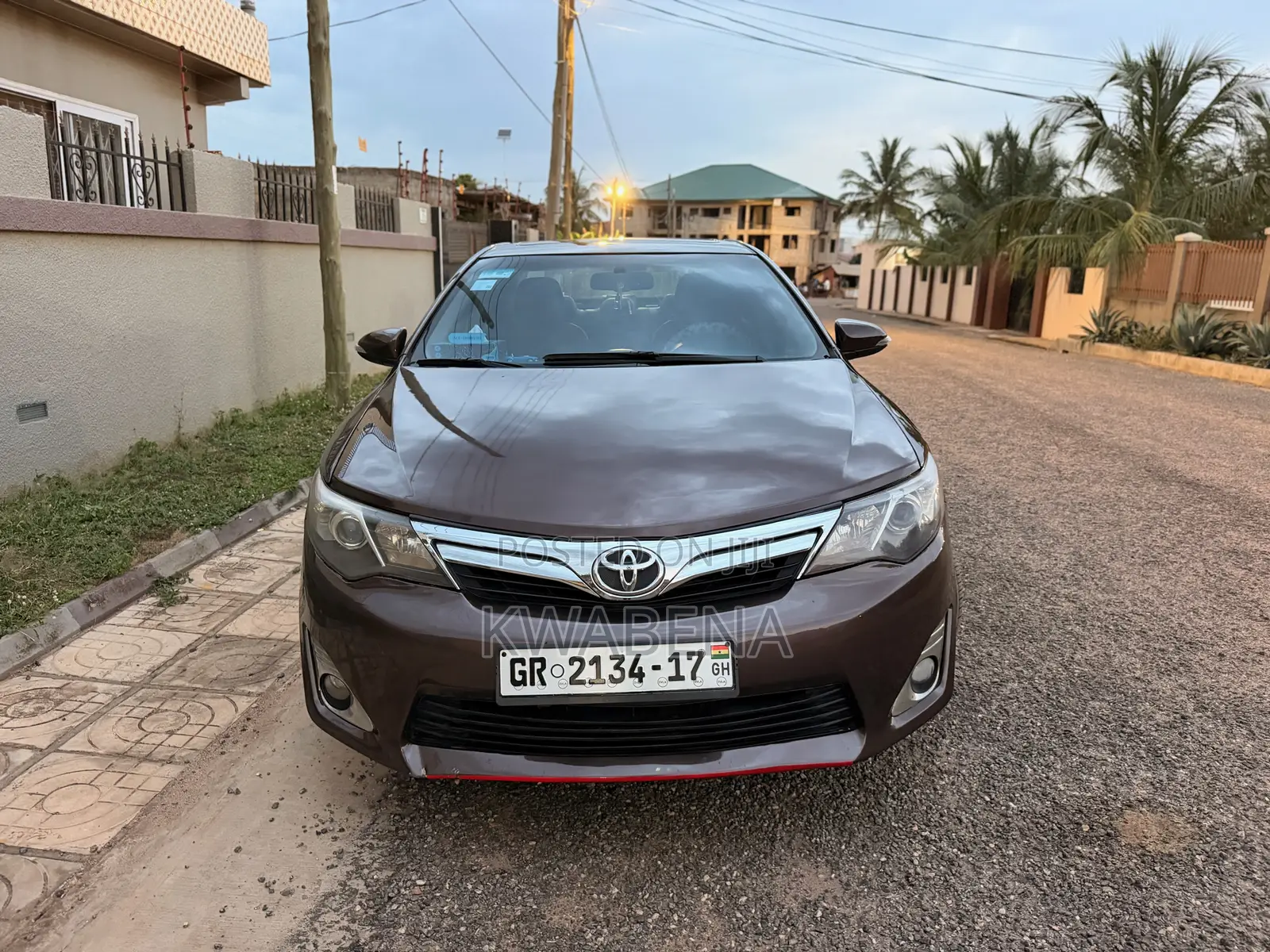 Toyota Camry XLE 4dr Sedan (2.5L 4cyl 6A) 2014 Brown