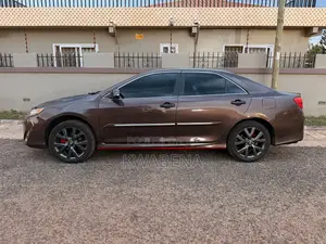 Toyota Camry XLE 4dr Sedan (2.5L 4cyl 6A) 2014 Brown