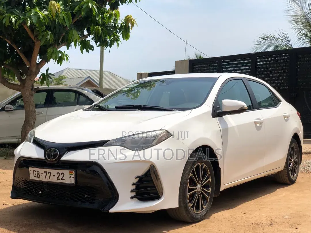 Toyota Corolla LE (1.8L 4cyl 2A) 2018 White