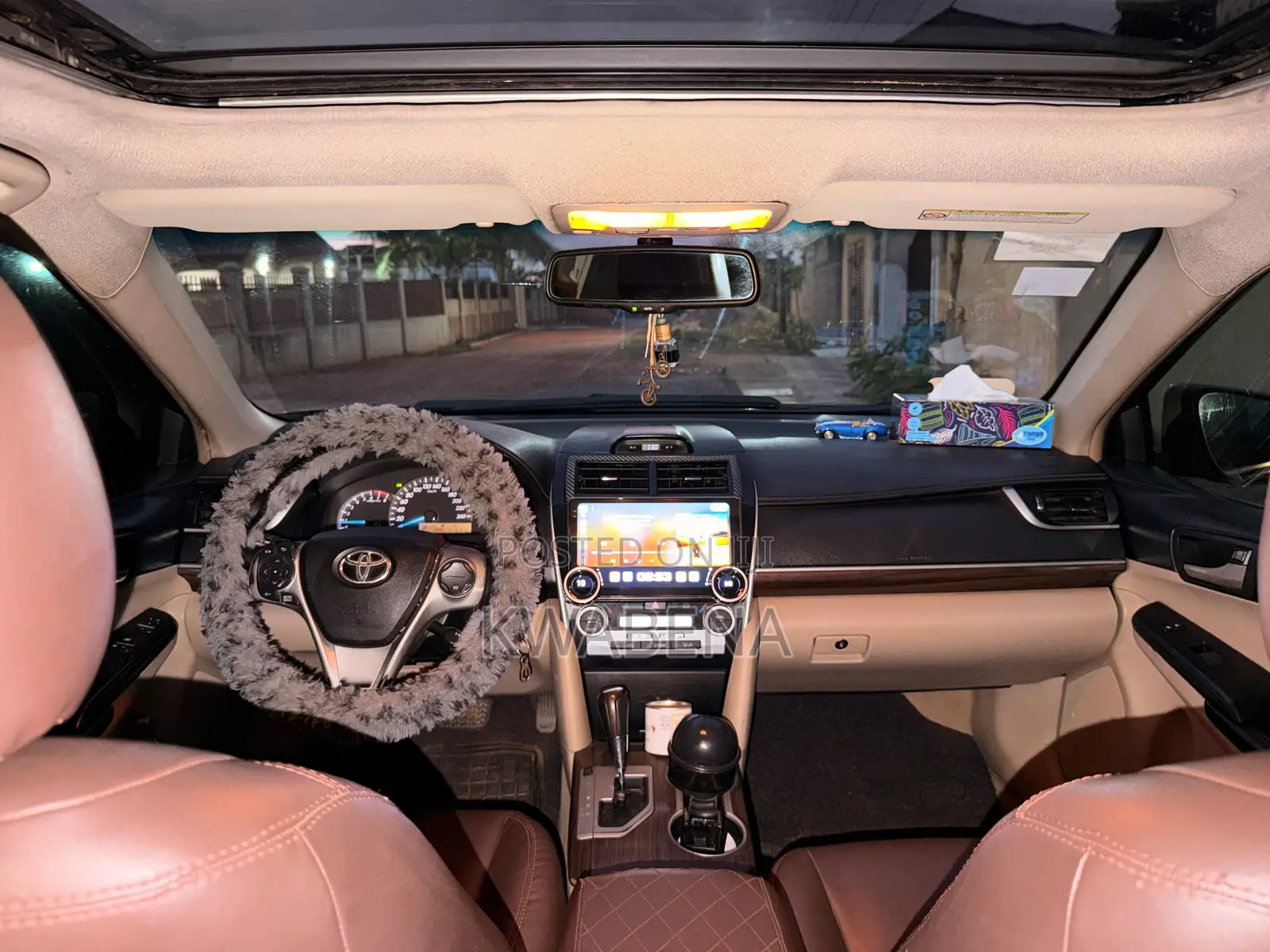 Toyota Camry XLE 4dr Sedan (2.5L 4cyl 6A) 2014 Brown