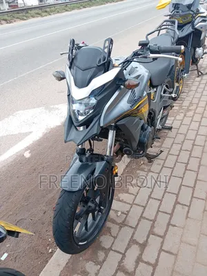 Honda CB 2018 Yellow