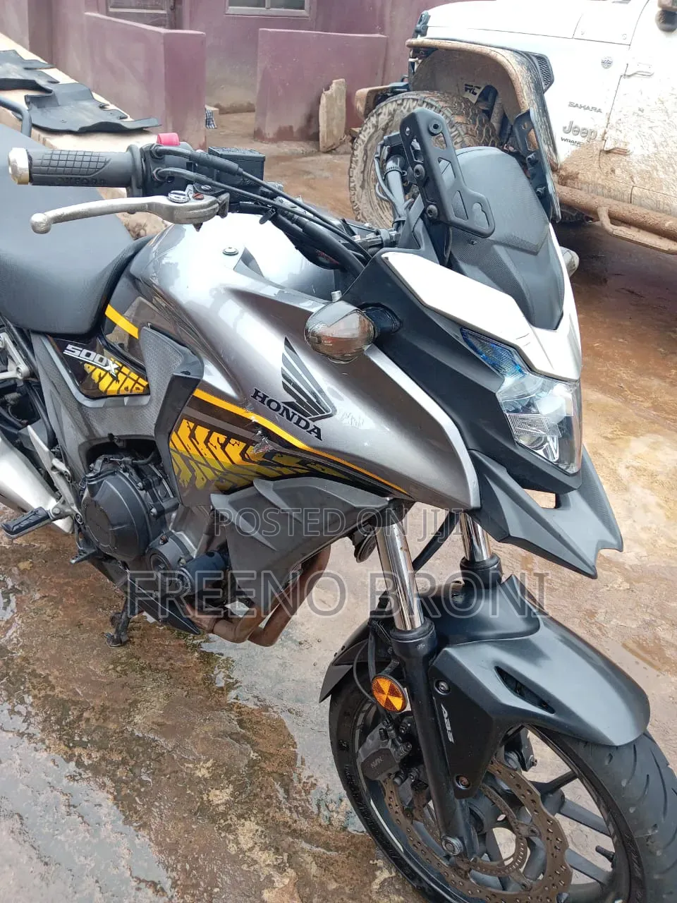 Honda CB 2018 Yellow
