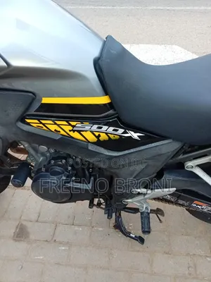 Honda CB 2018 Yellow