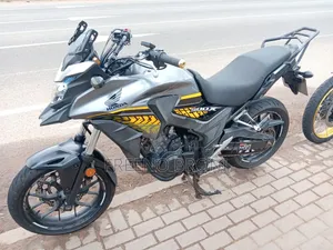 Honda CB 2018 Yellow