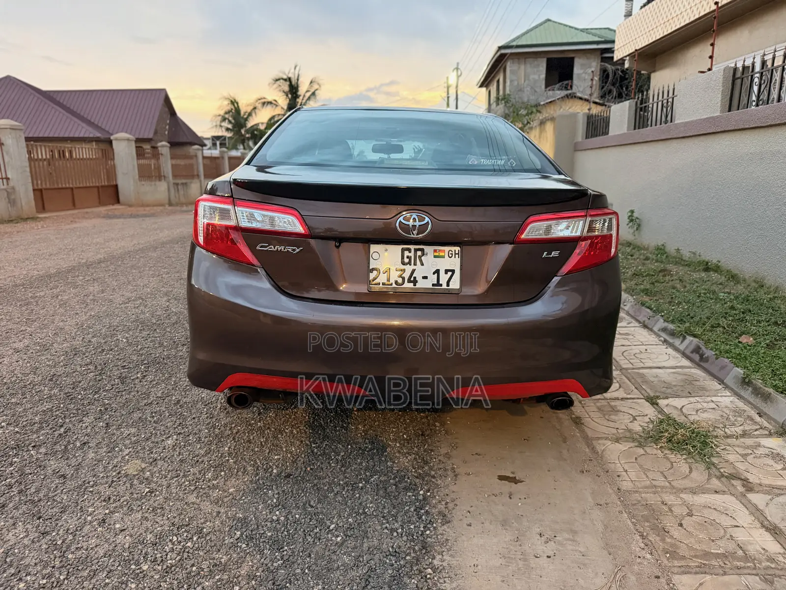Toyota Camry XLE 4dr Sedan (2.5L 4cyl 6A) 2014 Brown