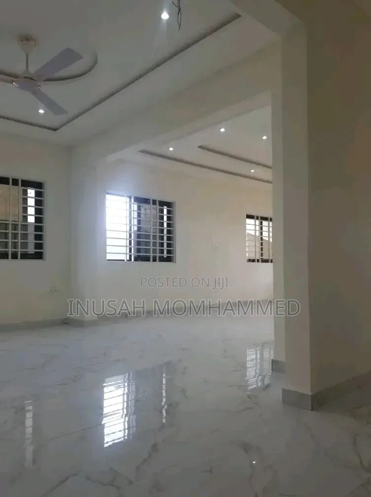 2bdrm Apartment in Inusah, Trade Fair for rent