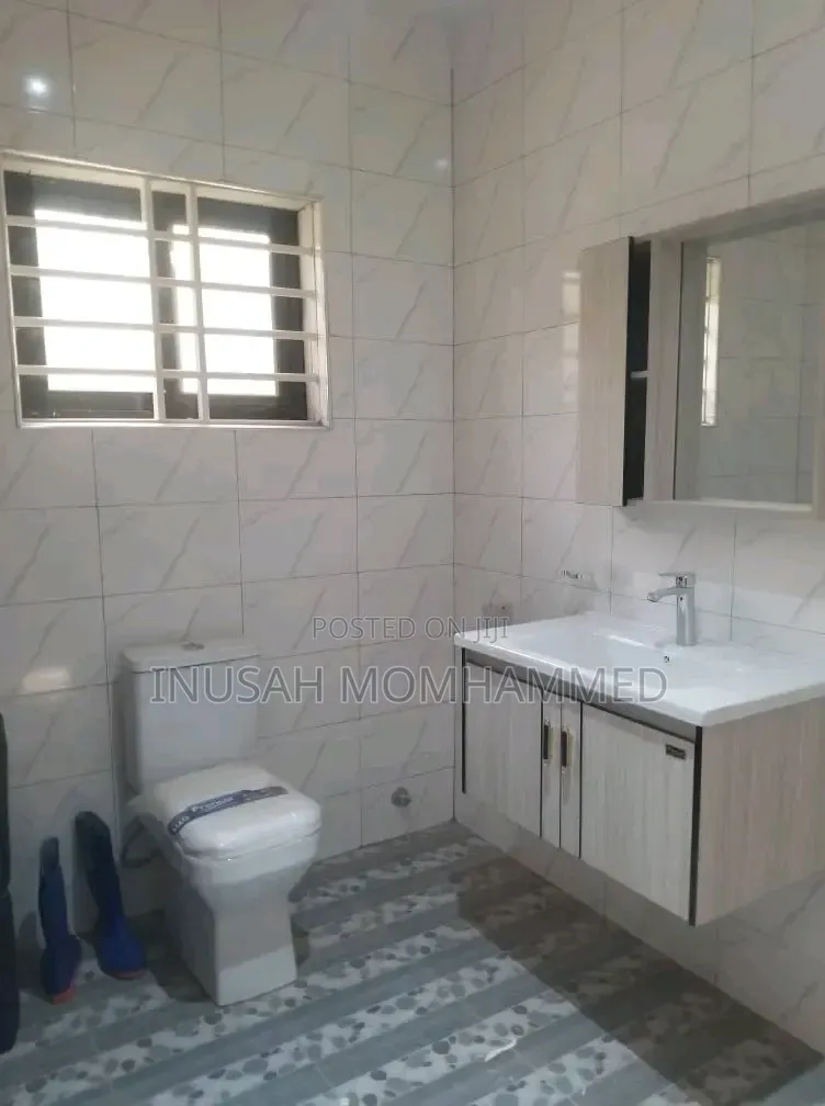 2bdrm Apartment in Inusah, Trade Fair for rent