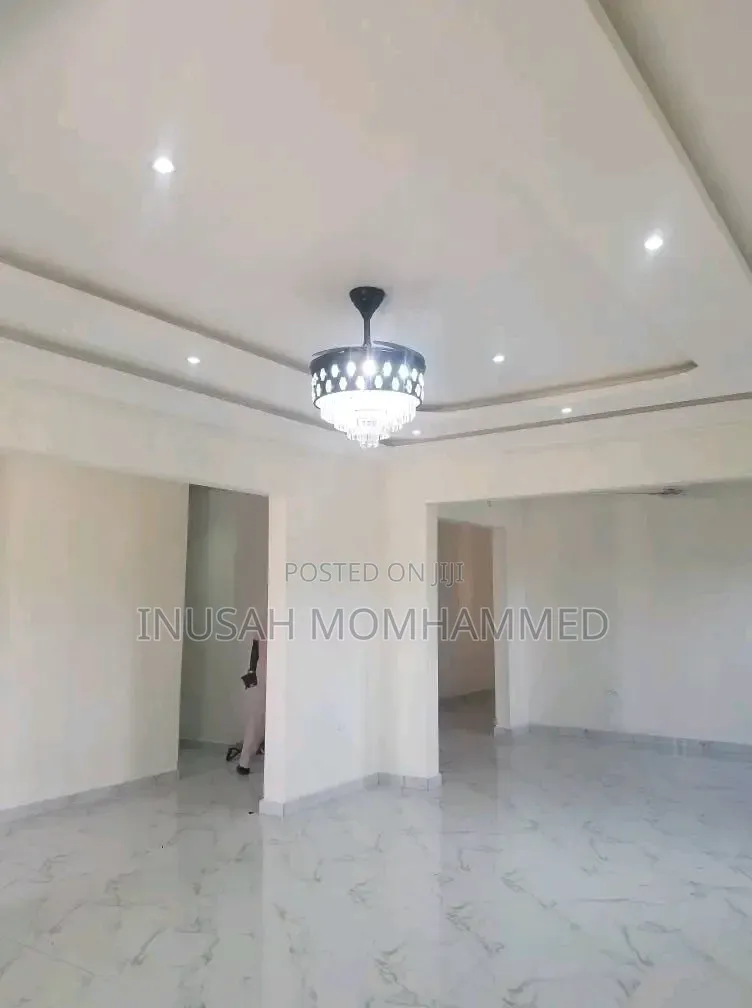 2bdrm Apartment in Inusah, Trade Fair for rent