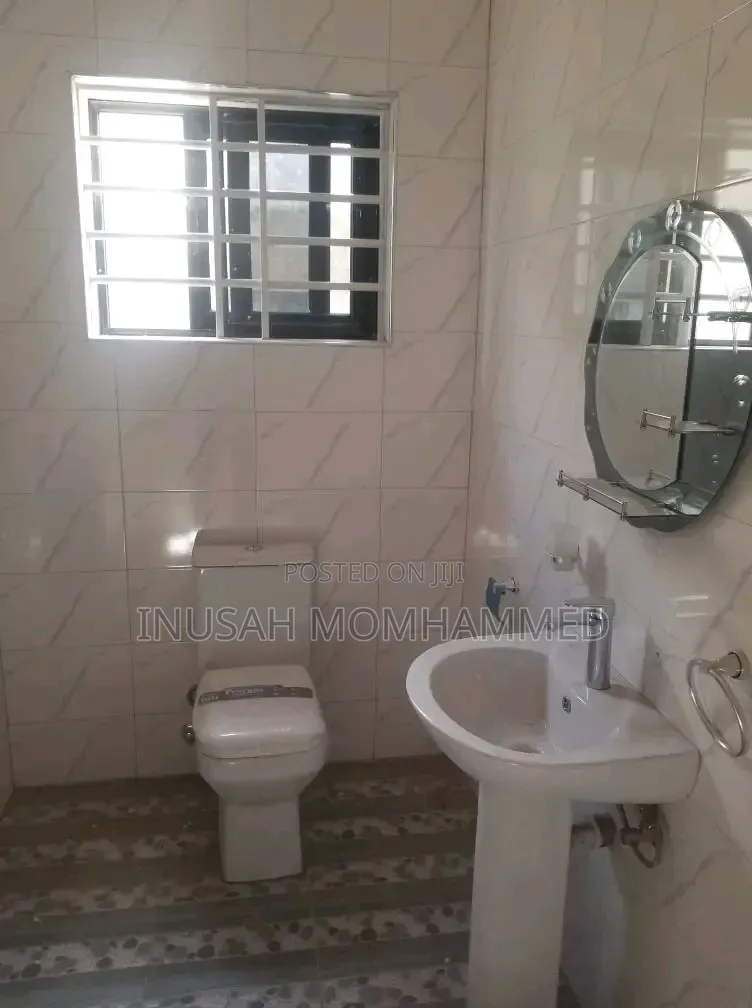 2bdrm Apartment in Inusah, Trade Fair for rent