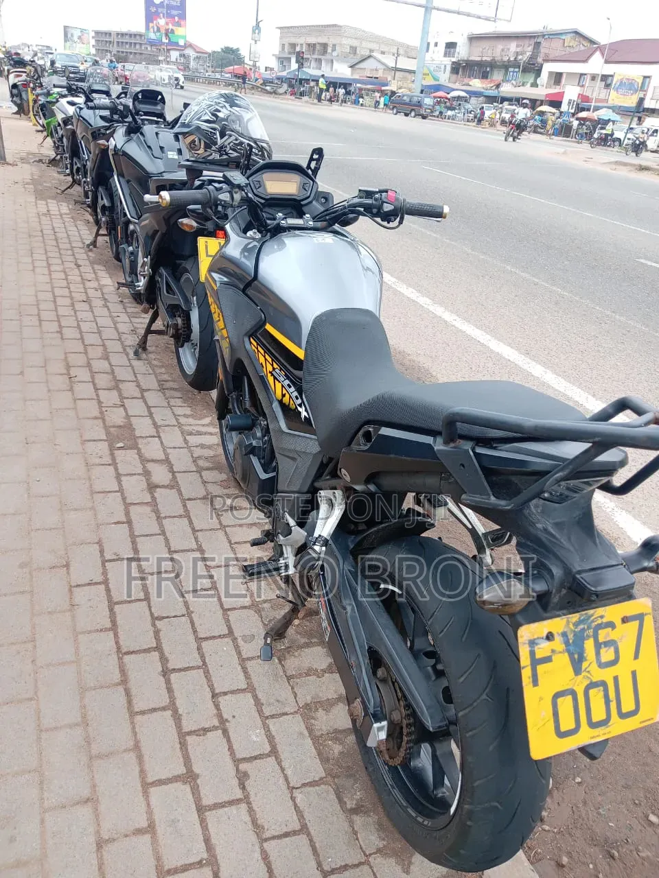 Honda CB 2018 Yellow