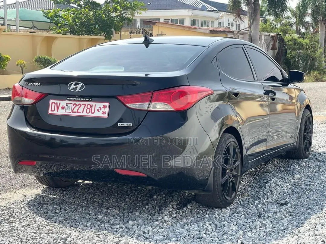 Hyundai Elantra Limited Sedan FWD (1.8L 4cyl 6A) 2016 Black