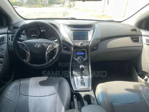 Hyundai Elantra Limited Sedan FWD (1.8L 4cyl 6A) 2016 Black
