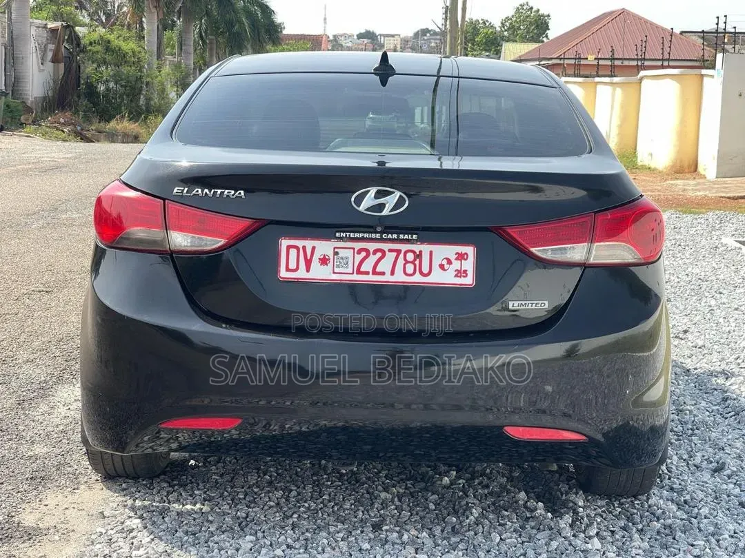 Hyundai Elantra Limited Sedan FWD (1.8L 4cyl 6A) 2016 Black