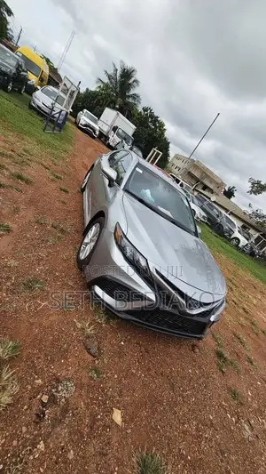 Toyota Camry SE 2021 Gray