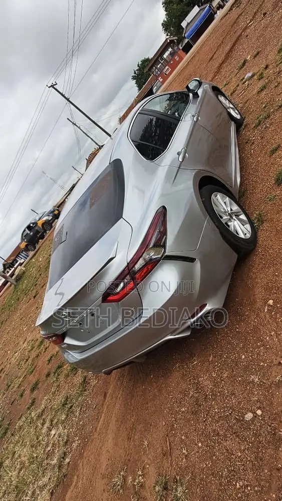 Toyota Camry SE 2021 Gray
