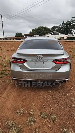Toyota Camry SE 2021 Gray