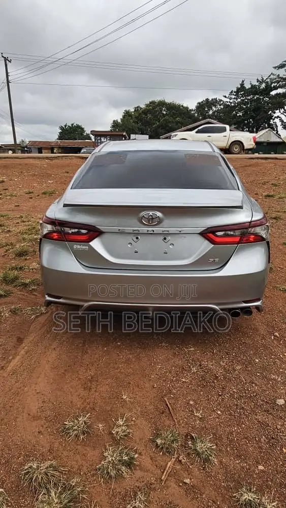 Toyota Camry SE 2021 Gray