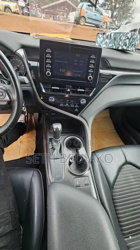 Toyota Camry SE 2021 Gray