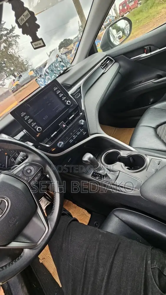 Toyota Camry SE 2021 Gray