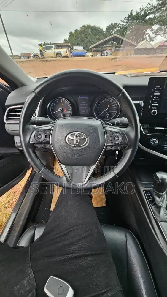 Toyota Camry SE 2021 Gray