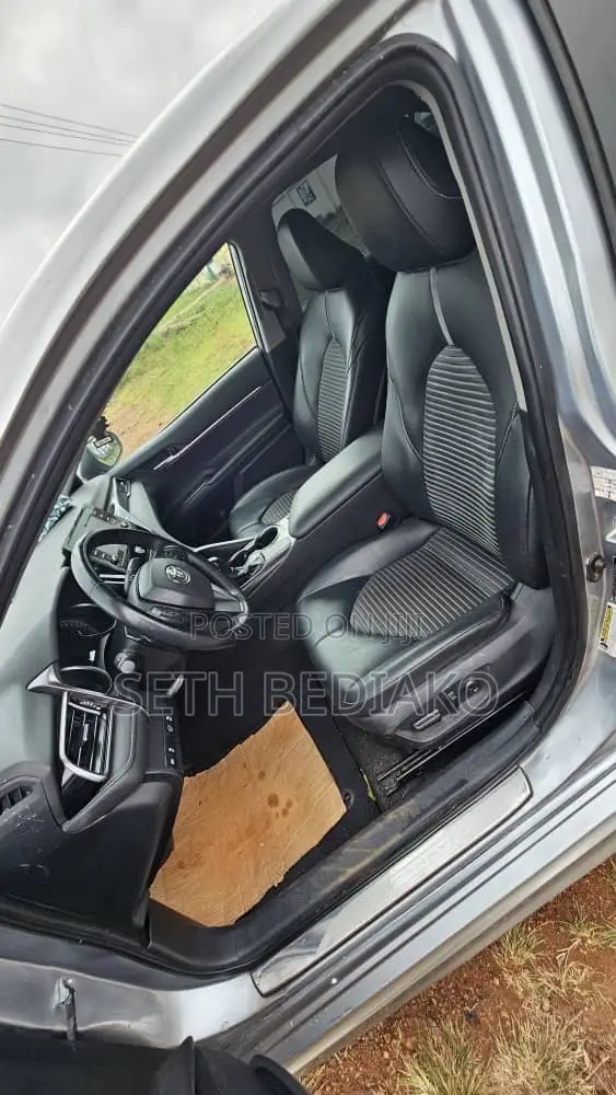 Toyota Camry SE 2021 Gray