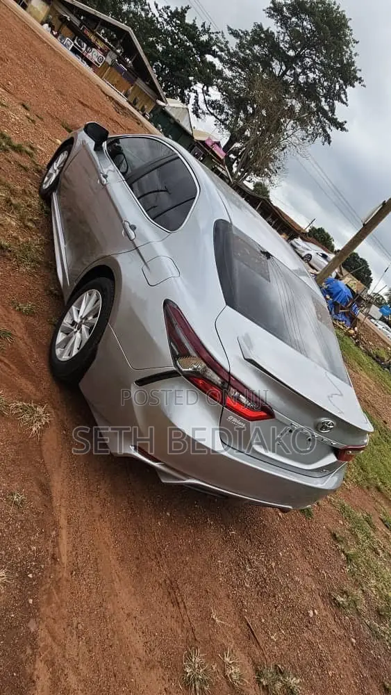 Toyota Camry SE 2021 Gray