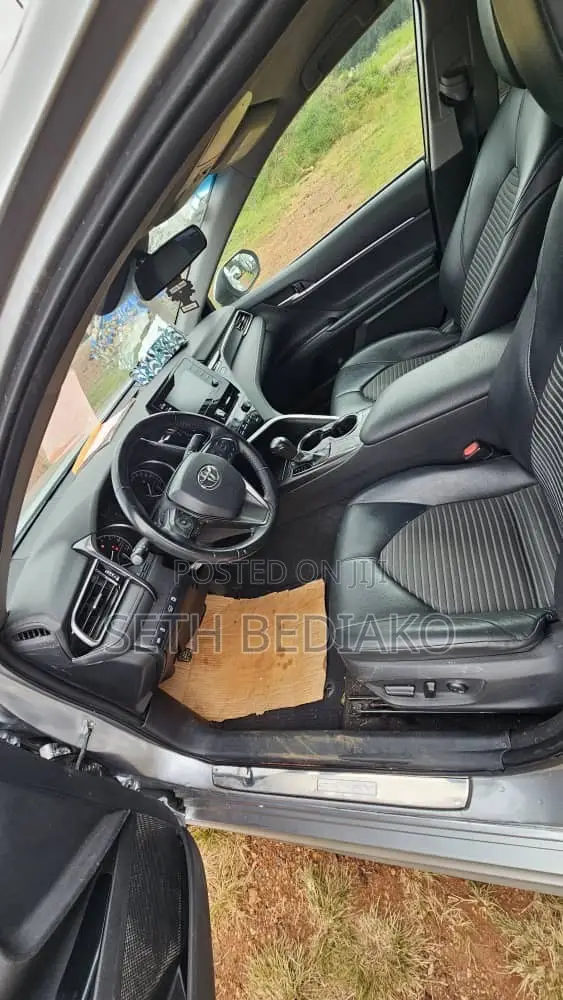 Toyota Camry SE 2021 Gray