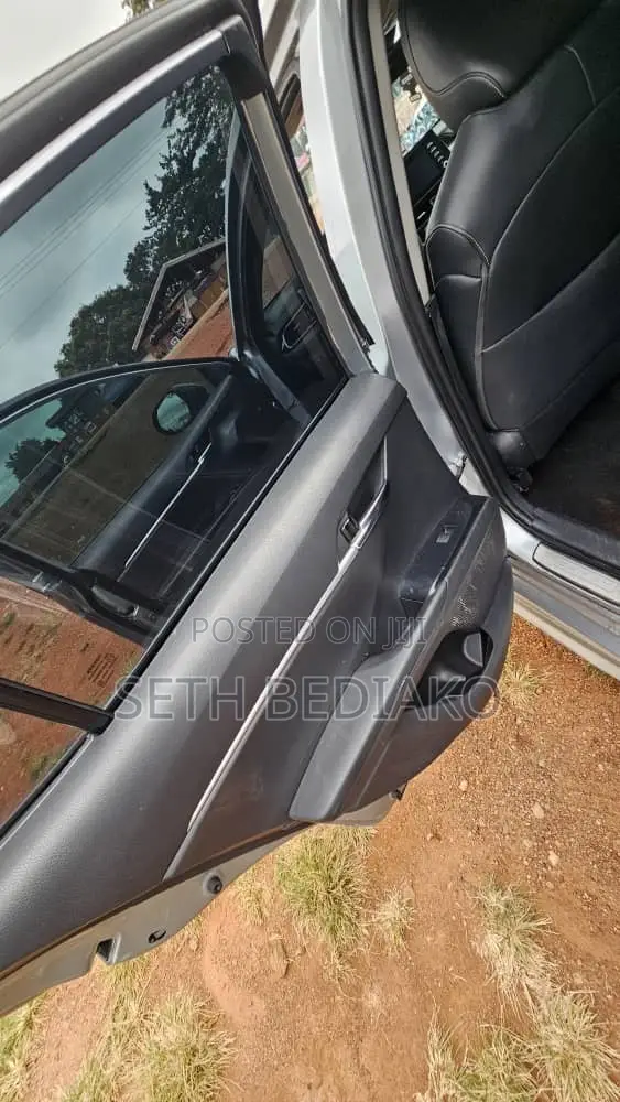 Toyota Camry SE 2021 Gray