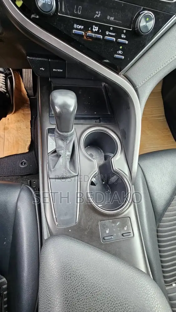 Toyota Camry SE 2021 Gray