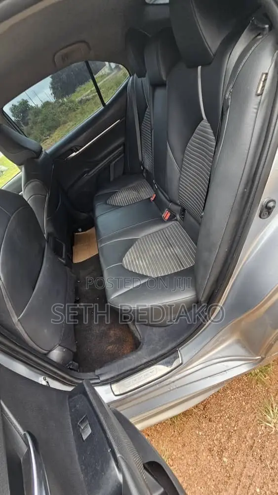 Toyota Camry SE 2021 Gray