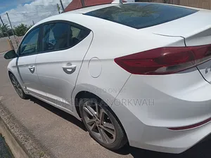 Hyundai Elantra Limited Sedan FWD (2.0L 4cyl 6A) 2017 White