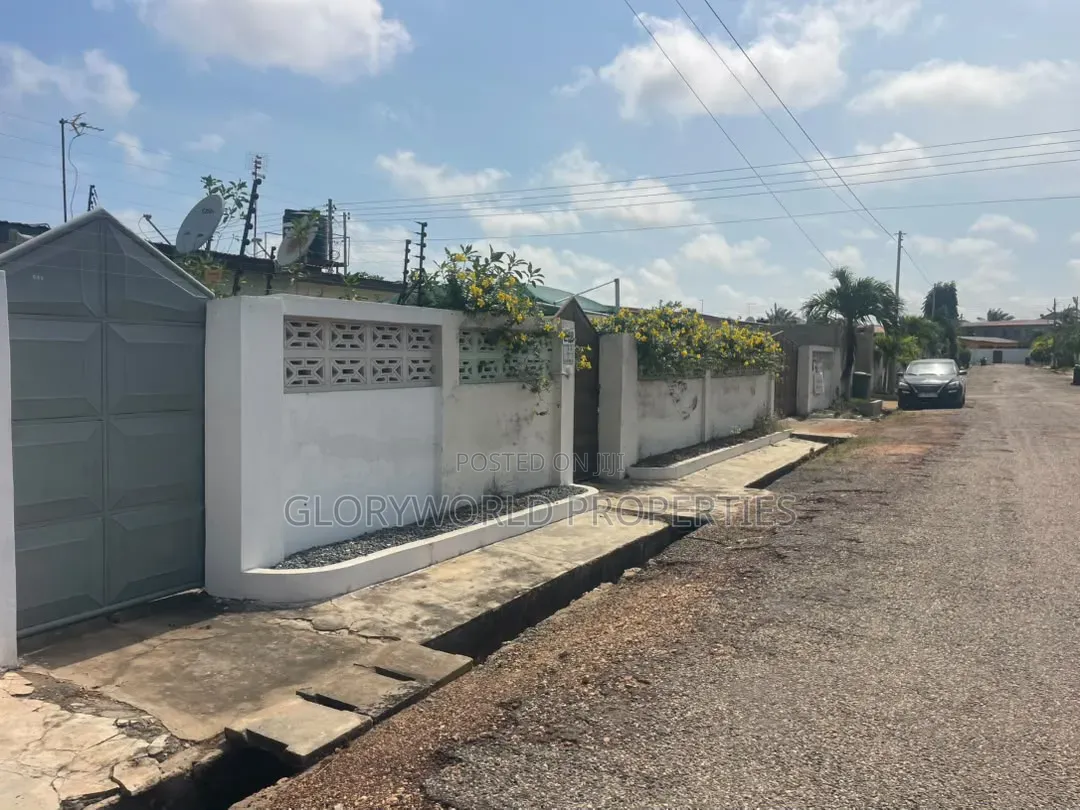2bdrm House in Sakumono for rent