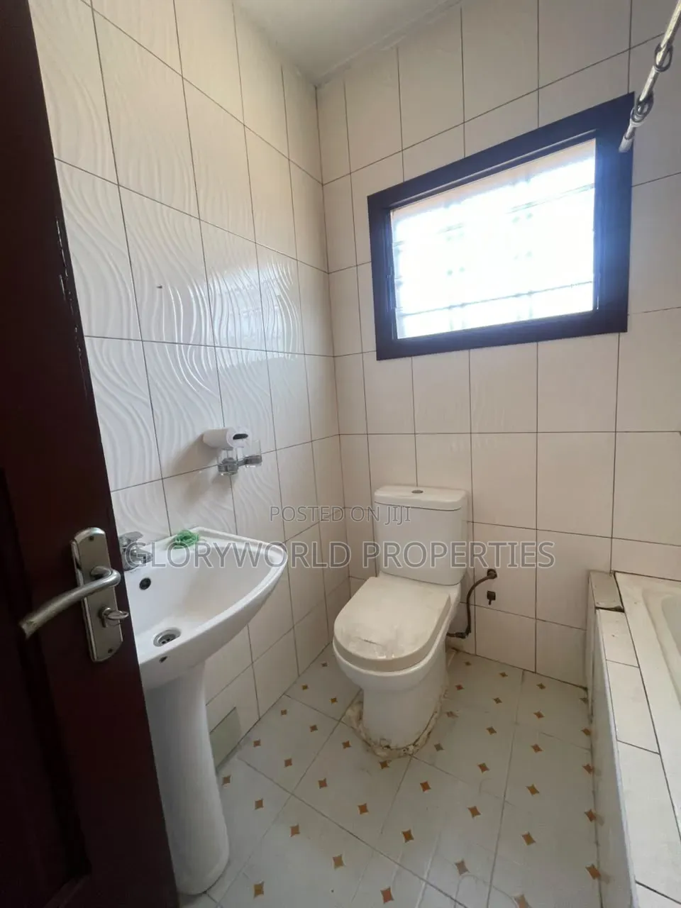 2bdrm House in Sakumono for rent