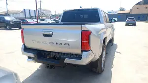 Toyota Tacoma SR5 Double Cab 5' Bed AT 2024 Gray