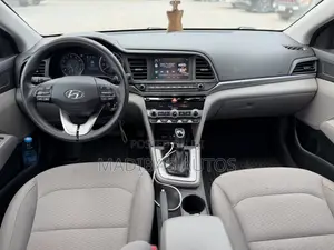 Hyundai Elantra SEL 2020 Red
